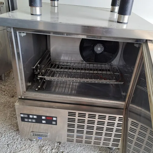1#8391 Abbattitore Zanussi 5 teglie