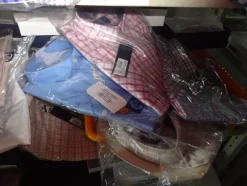5#5425 Abbigliamento e arredi da negozio