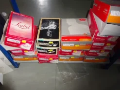 5#5425 Abbigliamento e arredi da negozio