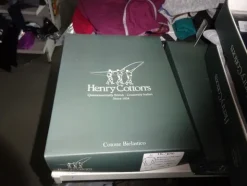 5#5425 Abbigliamento e arredi da negozio