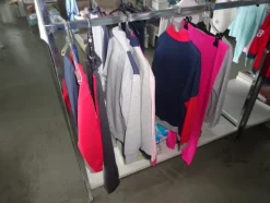 5#5425 Abbigliamento e arredi da negozio