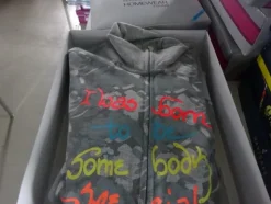 5#5425 Abbigliamento e arredi da negozio
