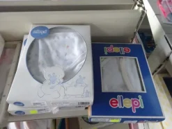 5#5425 Abbigliamento e arredi da negozio