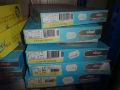 5#5425 Abbigliamento e arredi da negozio