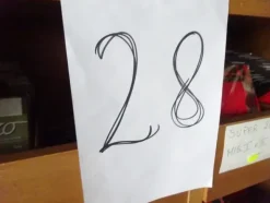 5#5425 Abbigliamento e arredi da negozio