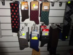 5#5425 Abbigliamento e arredi da negozio