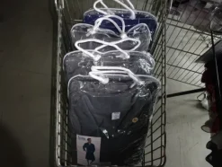 5#5425 Abbigliamento e arredi da negozio