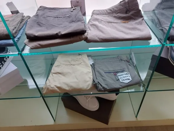 1#8466 Abbigliamento e calzature