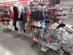 10#8450 Abbigliamento uomo donna bambino