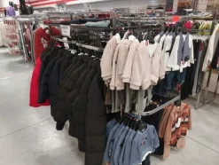 10#8450 Abbigliamento uomo donna bambino