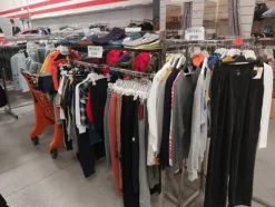 10#8450 Abbigliamento uomo donna bambino
