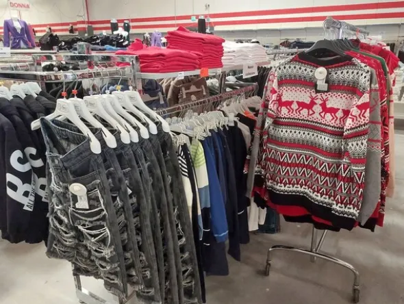 10#8450 Abbigliamento uomo donna bambino