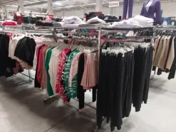 10#8450 Abbigliamento uomo donna bambino