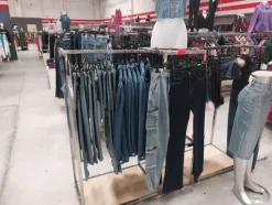 10#8450 Abbigliamento uomo donna bambino