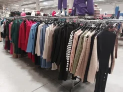 10#8450 Abbigliamento uomo donna bambino