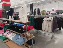 10#8450 Abbigliamento uomo donna bambino
