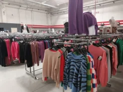 10#8450 Abbigliamento uomo donna bambino
