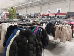 10#8450 Abbigliamento uomo donna bambino