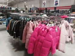10#8450 Abbigliamento uomo donna bambino