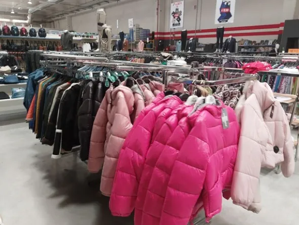 10#8450 Abbigliamento uomo donna bambino