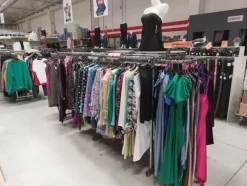 10#8450 Abbigliamento uomo donna bambino