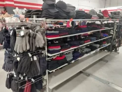 10#8450 Abbigliamento uomo donna bambino