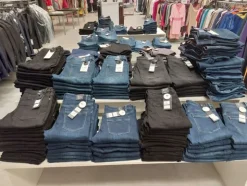 10#8450 Abbigliamento uomo donna bambino