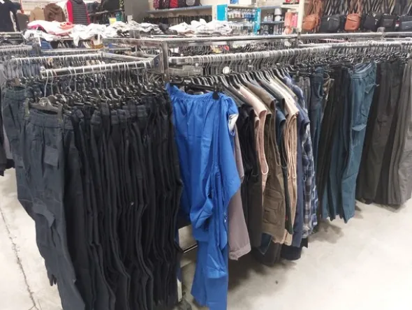 10#8450 Abbigliamento uomo donna bambino