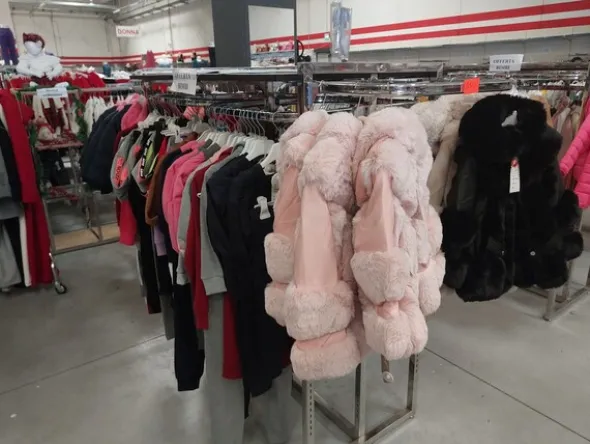 10#8450 Abbigliamento uomo donna bambino