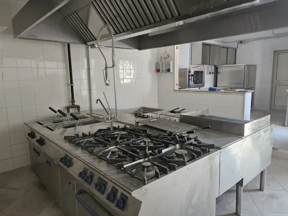 AFFITTASI LOCALE PER RISTORANTE/PIZZERIA PRONTO ALL'USO