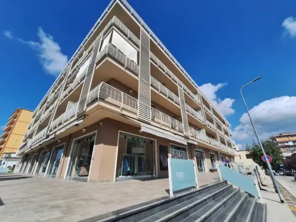 #24679 AFFITTO - locale commerciale a Marigliano