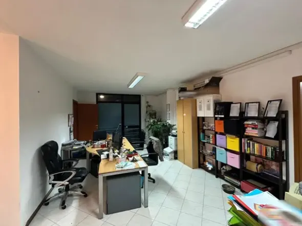 #23726 AFFITTO - Taverne d'Arbia Ufficio o commerciale