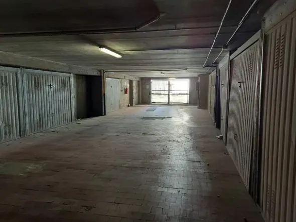 #12822 Affitto/Vendita Ampio ufficio con autorimessa in edificio commerciale