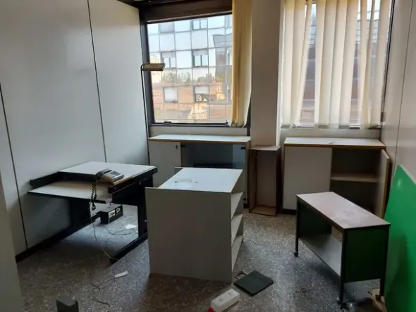 #12822 Affitto/Vendita Ampio ufficio con autorimessa in edificio commerciale