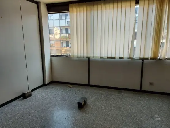 #12822 Affitto/Vendita Ampio ufficio con autorimessa in edificio commerciale