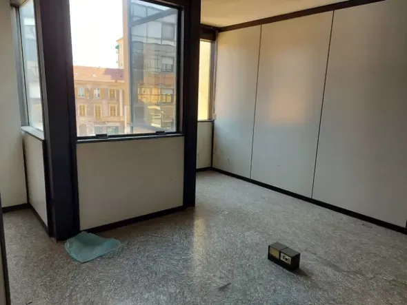 #12822 Affitto/Vendita Ampio ufficio con autorimessa in edificio commerciale