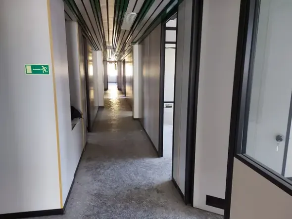 #12822 Affitto/Vendita Ampio ufficio con autorimessa in edificio commerciale