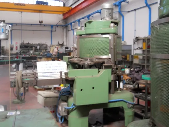 Aggraffatrice automatica per lattine e barattoli