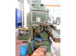 Aggraffatrice automatica per lattine e barattoli
