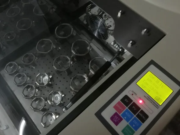 Agitatore Incubatore da laboratorio BJPX 100B