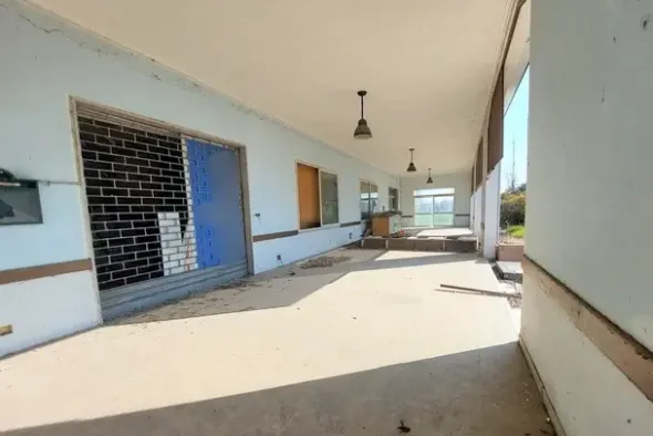 #14914 Albergo da ristrutturare e terreno sportivo