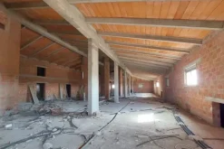 #14914 Albergo da ristrutturare e terreno sportivo