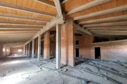 #14914 Albergo da ristrutturare e terreno sportivo