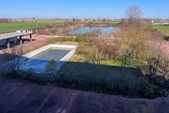 #14914 Albergo da ristrutturare e terreno sportivo