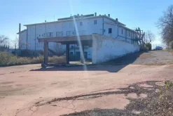 #14914 Albergo da ristrutturare e terreno sportivo
