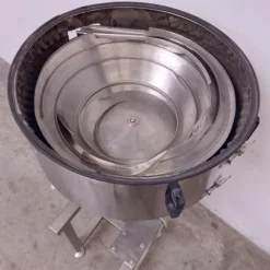 ALIMENTATORE VIBRANTE PER TAPPI (COD. PH-PR-ALI-130)
