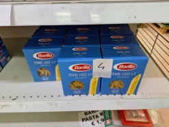 1#8432 Alimenti vari e articoli cucina
