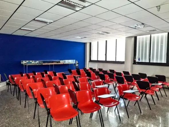 #2534002 Ampio complesso industriale a Jesi