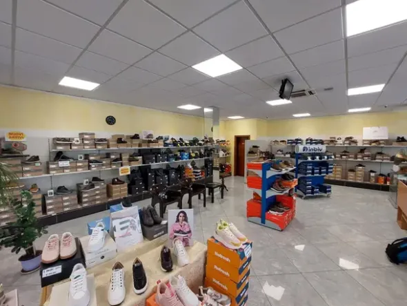 #2537843 Ampio negozio con grande visibilità su Via Emilia