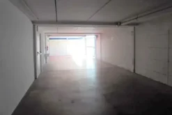 #21756 Ampio ufficio al piano terra oltre a tre autorimesse